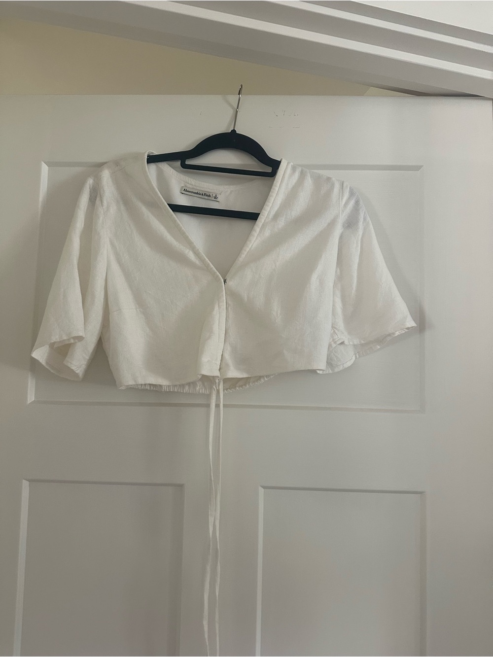Abercrombie & Fitch White Cropped Tie-Front V-Neck Top
